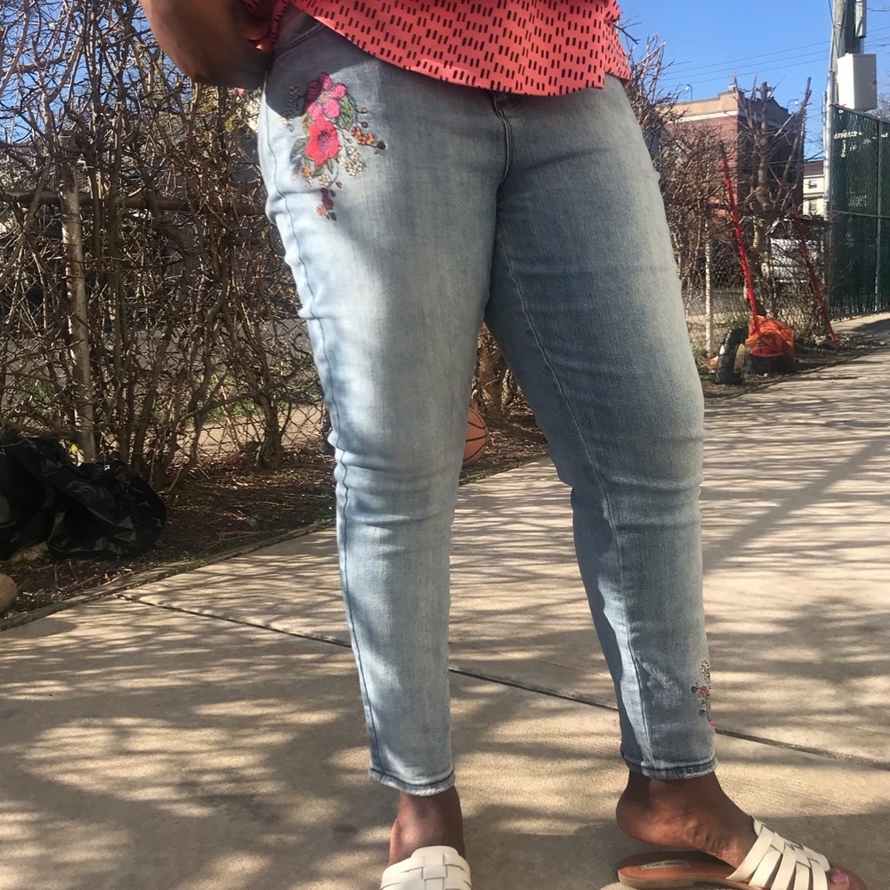 Women’s embroidered Jeans